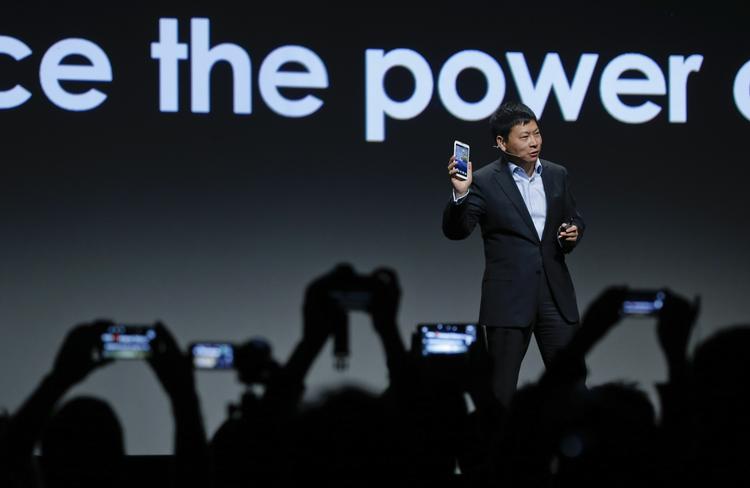 Huawei. Det er en kendsgerning, at selskabet, dets udstyr og dets software på få år har fået en nøgleposition i op mod halvdelen af alle landes kommunikationsnetværk. 