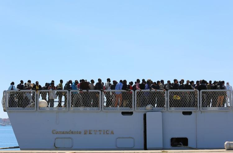 Skibbrud. I weekenden mistede 800 migranter livet, da det skib, de var ombord på, kæntrede midt ude i Middelhavet på vej mod Italien fra Libyen. I dag mødes EU's ledere for at finde ud af, hvad EU skal stille op. 