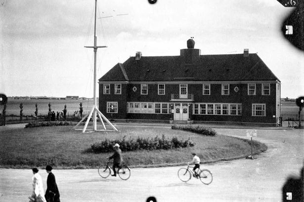 Begyndelsen. Her fra ’Træslottet’ indledte Københavns lufthavn i 1925 sit nu 90-årige liv. 