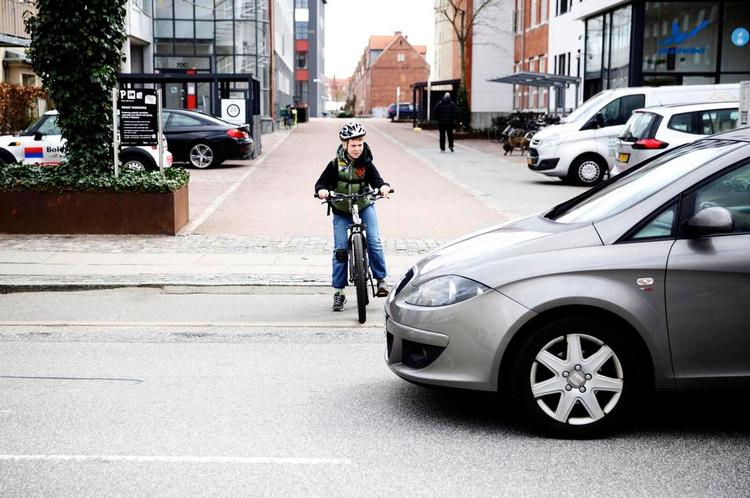 god tur. 10-årige Mathias Sommer Dalgaard, der bor på Amager, nyder at få lidt frisk luft på vej til skole. 