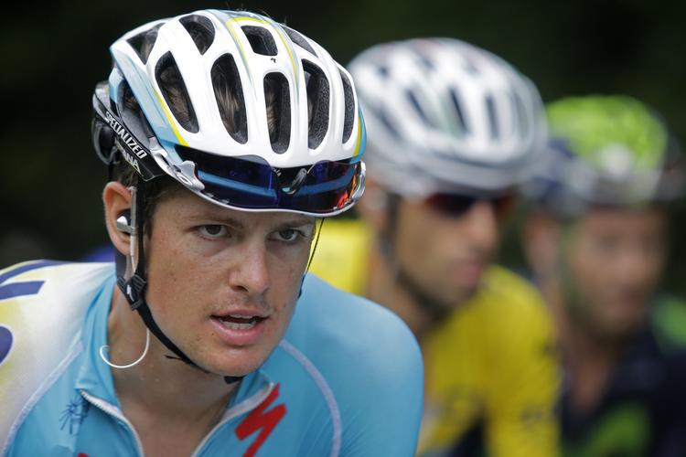 AFKLARING. I første omgang ser det nu ud til, at Jakob Fuglsang og hans Astana-mandskab kan køre videre på højeste niveau trods problemer med doping. 