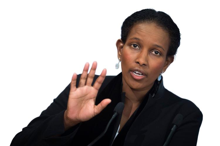 Skarp. Det er hård kost, Ayaan Hirsi Ali præsenterer læseren for i sin nye bog. 