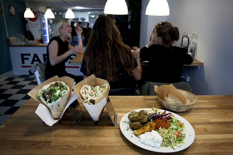 Hjemmelavet. Politikens anmelder har i denne uge besøgt Fafa's. Det er blot et af byens gode falafelsteder. 