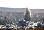 Bombetogt. Siden september i fjor har den USA-ledede koalitoin af lande smidt bomber over Syrien for at ramme terrororganisationen IS. Her ses et angreb mod Kobani, set fra udkanten af Suruc. 