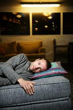 Roser. Selv om anmeldere har drysset stjerner og hjerter ud over Mellemblond, hver gang Kristoffer Munck Mortensen og hans band har givet lyd fra sig, er gruppen fortsat funklende i det halvskjulte. 