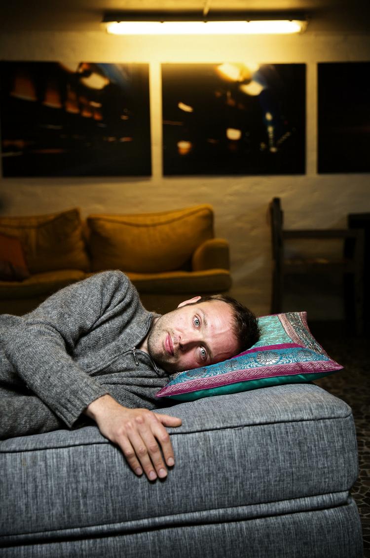 Roser. Selv om anmeldere har drysset stjerner og hjerter ud over Mellemblond, hver gang Kristoffer Munck Mortensen og hans band har givet lyd fra sig, er gruppen fortsat funklende i det halvskjulte. 