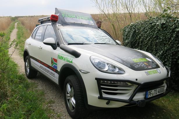 HØJBENET. Luftaffjedring betyder, at bilen kan hæve sig nogle centimeter. Foto: Allan Grauæk 