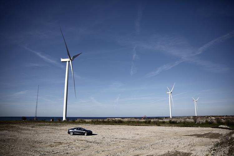 kapital. I 2011 satte Eldrup 'Project Red' i søen, der aldrig blev gennemført. 