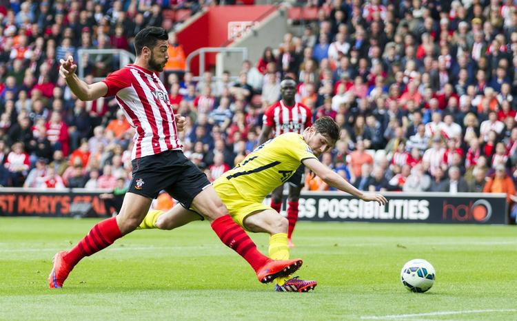 målhelt. Graziano Pelle scorede begge Southamptons mål i 2-2-opgøret mod Tottenham. Her overlister han Ben Davies og gør det til 1-0. 