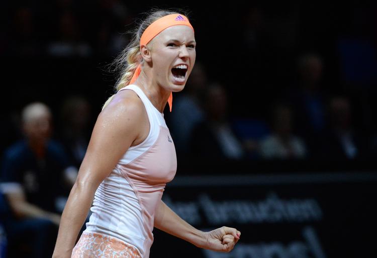 maraton. Caroline Wozniacki kan juble over sejren efter næsten tre timers spil. Og danskeren elsker de lange kampe. 