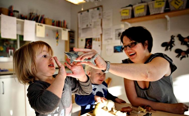 Faldet..Regeringen havde lovet flere pædagoger, men fra 2011 til 2013 faldt antallet af fuldtidsansatte 
