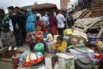Nøhjælp. Et team af fire personer er rejst til den danske ambassade i Nepal for at hjælpe danskere i landet og på længere sigt også for at hjælpe nødstedte nepalesere, efter det voldsommeste jordskælv i 80 ramte landet i går. 