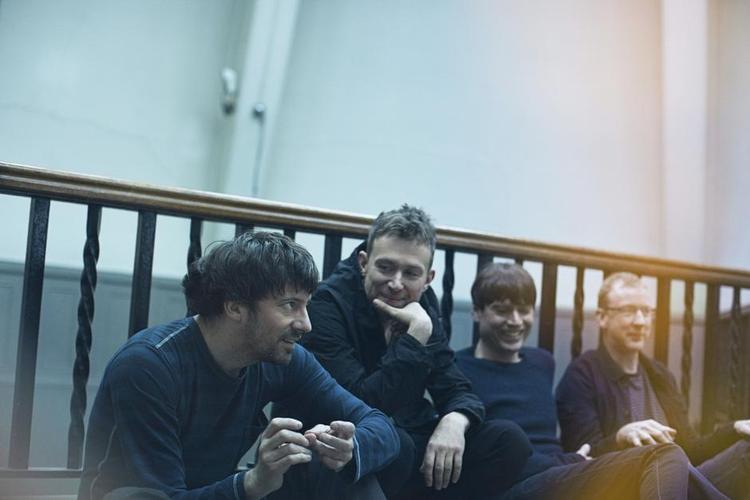 fokus. Damon Albarn (nr. 2 fra venstre) havde skrottet indspilningerne, men Graham Coxon (helt tv. ) insisterede. Det er mellem dem, Blur opstår. 