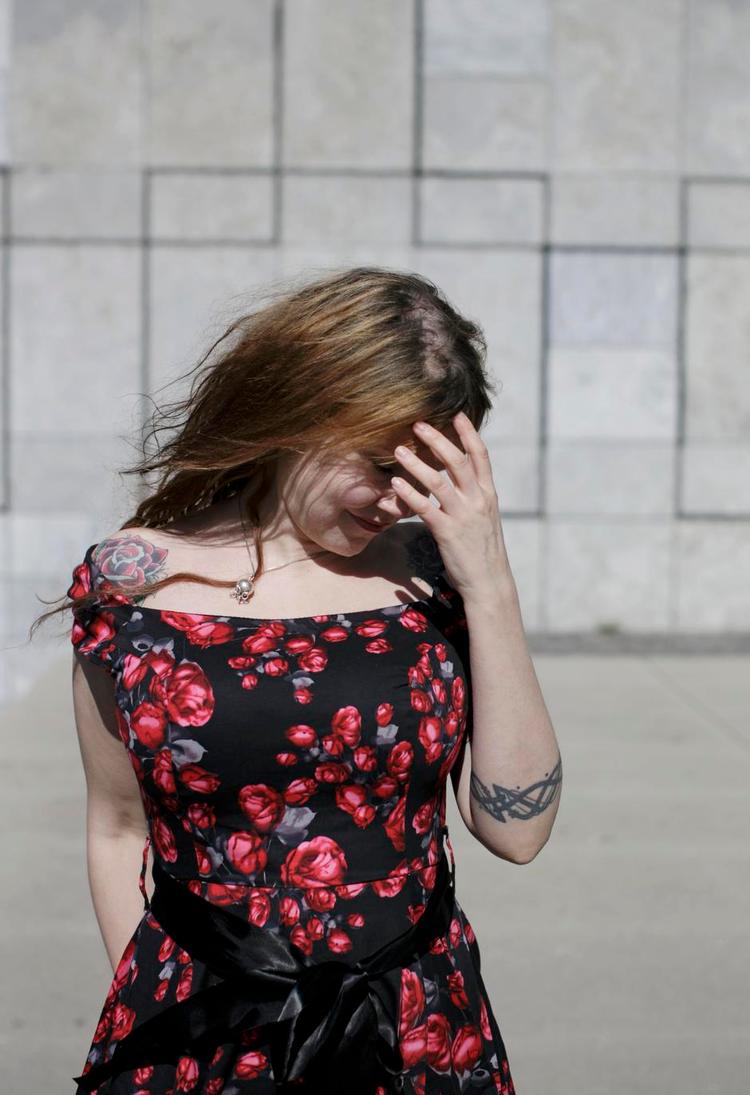 Kompliceret. I Katja Kettus 'Jordemoderen' er kærlighedsforholdet mellem en finsk jordemoder og en tysk nazi-officer lige så kompliceret som Finlands situation under Anden Verdenskrig. 