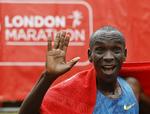 Vinder. Kenyanske Eliud Kipchoges vindertid på 2.04,42 timer er det 23. hurtigste maratonløb nogensinde. 