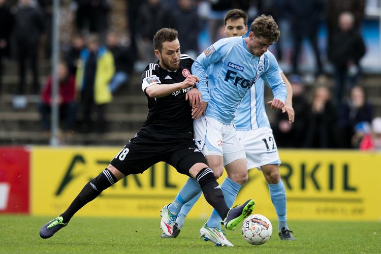 Storsejr.  Johan Absalonsen (th) og Sønderjyske blev de små i duellen med AaB og den dobbelte målscorer Anders K. Jacobsen. 