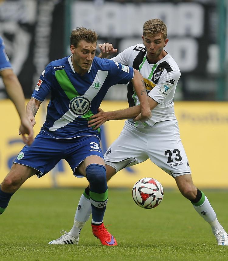 1-0. Bendtner (tv) spillede hele kampen for gæsterne. 