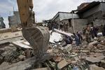 Tragedie. Et lavprishotel er kollapset i Kathmandu. Håbet om at finde overlevende i ruinerne er små. 