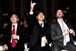 Højprofileret. Morten Østergaard (R) repræsenterede den danske regering, da Huawei fejrede sin danske satsning ved et gallaarrangement på hotel D'Angleterre i København. Her flankeret af selskabets europæiske direktør, Victor Wang, og Kinas ambassadør i Danmark, Liu Biwei. 