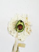 Treenigheden. Avokado, hytteost - og tis. 