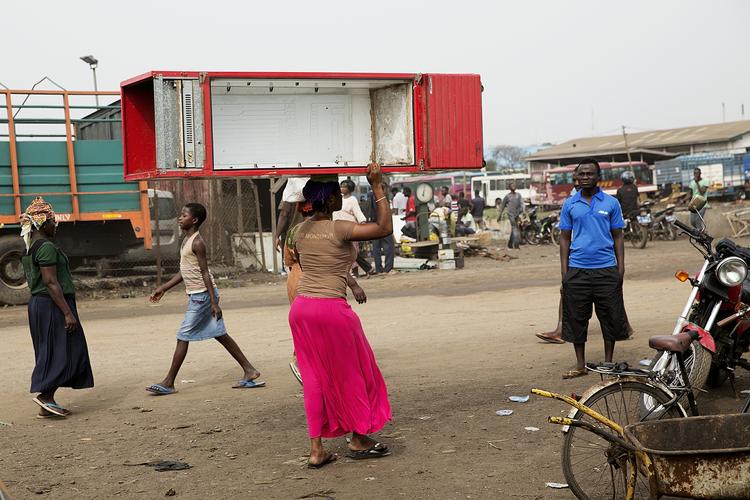 Skrot. Dette køleskab på e-lossepladsen Agbogbloshie i Ghana kan definitivt ikke genbruges. 