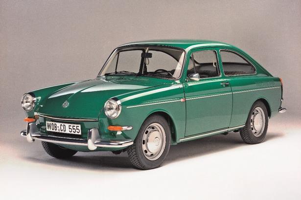 VOKSEVÆRK. VW udvidede konceptet med hækmotor til at omfatte større biler, bl.a. denne 1600 TL fra 1965. Det blev ikke nogen helt stor succes. 