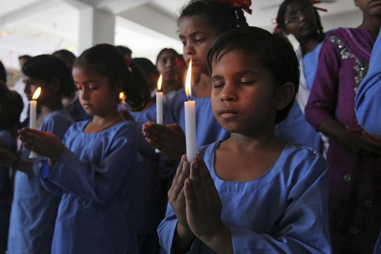 Ramt. Save The Children i Nepal vurderer nu, at op mod to millioner børn er påvirket af jordskælvet, der ramte det fattige land i lørdags. 