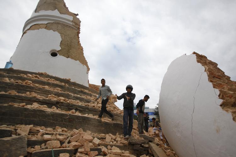 Ruiner. Det er anden gang, Nepals historiske Dharahara-tårn bliver ødelagt af et jordskælv. 