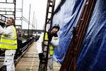 Nedslidt. Hverken PeterMortensen eller hans gode kollega AllanBo Jensen tror, de kan kravle rundt påstilladser og byggepladser, når de nærmersig de 70 år. Her arbejder de på en byggeplads i Humlebæk. 