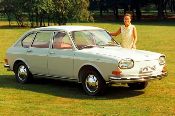 VOKSEVÆRK. I perioder havde VW svært ved at slå an i de lidt større klasser. Model 411 fra 1968 blev ikke noget stort hit. Den havde hækmotor og var en rummelig bil. 