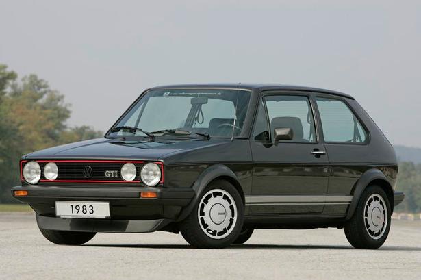 HIT. Hvis der er én model, der skal fremhæves for at have gjort mest muligt for at højne VW’s imange, så kunne det sagtens være Golf GTI. Her i første generation, der havde premiere i 1976. At det er den særlige Pirelli-udgave fra 1983, gør ikke sagen ringere. 