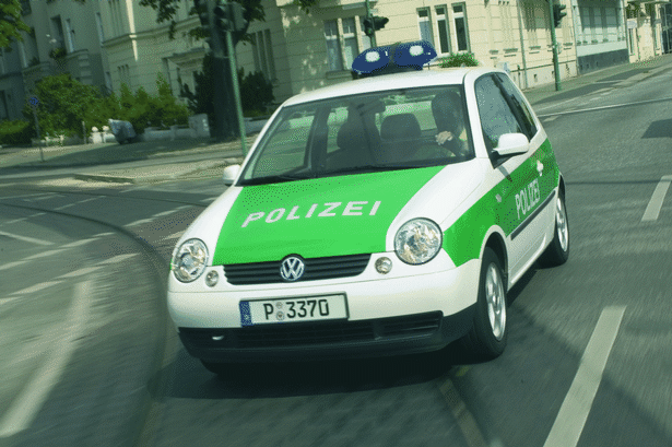 OMBYGGET. Skurkene skal ikke grine, for den lille Lupo kunne have op til 100 hestekræfter. Som politibil var den derfor ikke helt håbløs. Lupo huskes især for den superøkonomiske 3L-udgave, der kørte op til 33,3 kilometer per liter. 