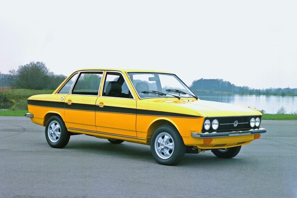 FORSØG. Med K70-modellen fra 1973 forsøgte VW at komme ind på familiebilsmarkedet. Det lykkedes ikke voldsomt godt for denne model, der ellers var moderne nok, da den havde forhjulstræk. 