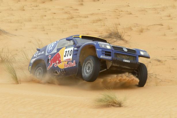 ØRKENTUR. Racerudgaven af VW Touareg har stort set intet med gadebilen at gøre. Den skal også tackle hårdt ørkenterræn i f.eks. Dakar-rallyet. 