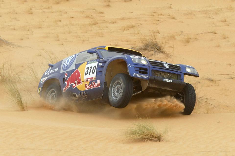 ØRKENTUR. Racerudgaven af VW Touareg har stort set intet med gadebilen at gøre. Den skal også tackle hårdt ørkenterræn i f.eks. Dakar-rallyet. 