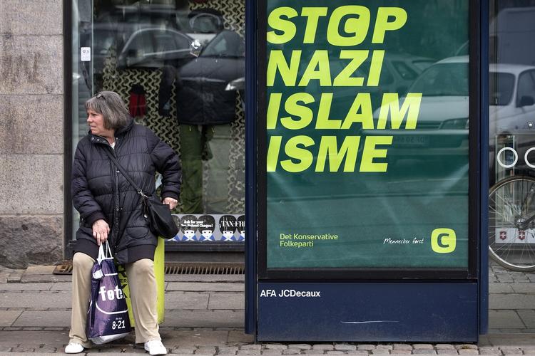 Kritik. De konservative har fået megen kritik for sin kampagne. Nu forsøger partiet at lægge låg på alle interne røster, der måtte være imod kamganen. 
