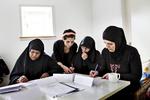 Forslag. Regeringen vil sende alle flygtninge i arbejde mindst 10 timer om ugen. 