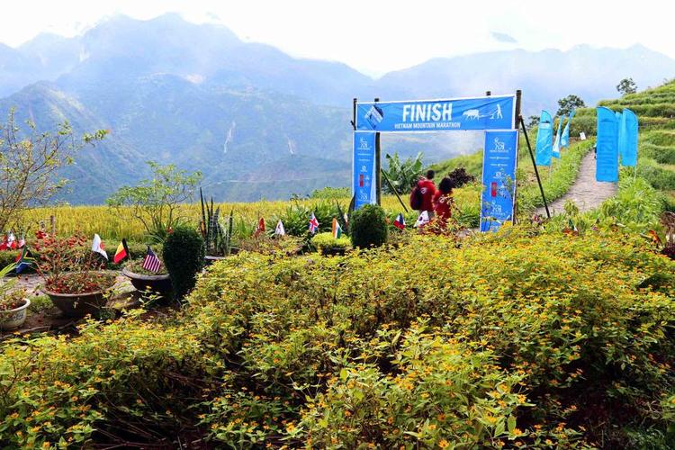 42,195 km. Sapa Mountain Marathon i Vietnam foregår op og ned ad bjerge, over vandløb og gennem smukke landsbyer. Læserfoto: Trine Svendsen 