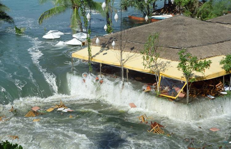 Indonesien. Tsunamien i 2004 førte en af de største humanitære kriser i hvert fald i årtier med sig. Mindst 230.000 mennesker mistede livet, da flodbølgen ramte adskillige lande. 