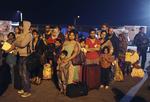 Nepal. Mange, mange nepalesere sover på gaden efter lørdagens jordskælv. 
