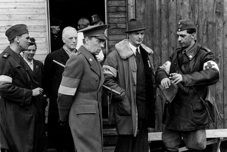 Hjælpen. Grev Folke Bernadotte, der var vicepræsident for Svensk Røde Kors stodi spidsen for de skandinaviske redningsaktioner af kz-fanger i foråret 45. Allerede i løbet af 1944 kom arbejdet med Røde Kors-pakker til de danske internerede op i gear. Foto fra bogen: Polfoto 