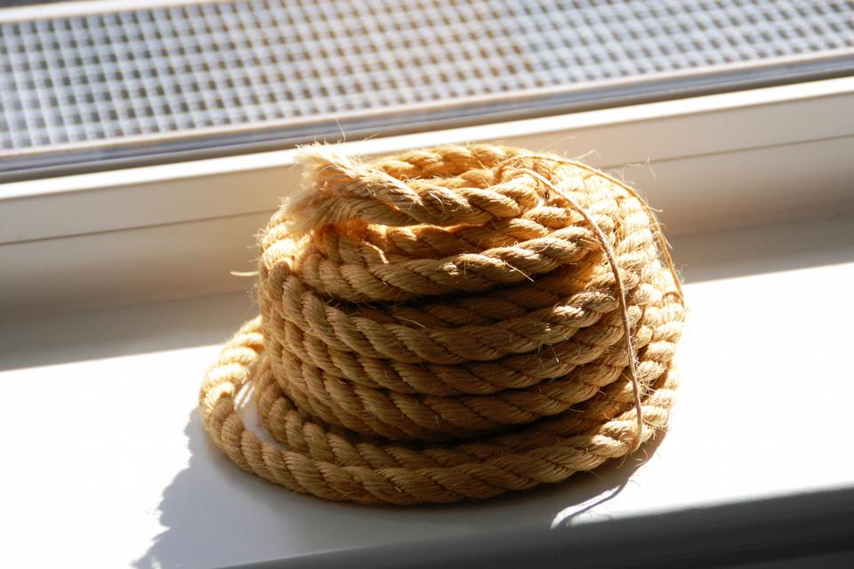 PYNT. Det kunne ligne en kanelsnegl, der er efterladt i vindueskarmen. Men det er en stump tovværk. 