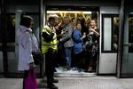 Metro. Afgangene er pakkede når Strøm fylder metroen med dj's. 