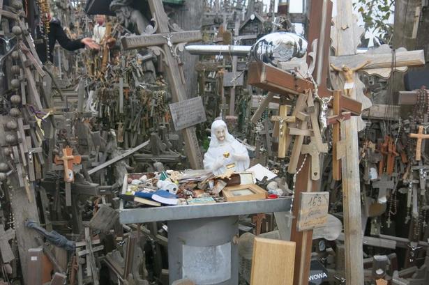 Figurerne er placeret gennem mange årtier. 