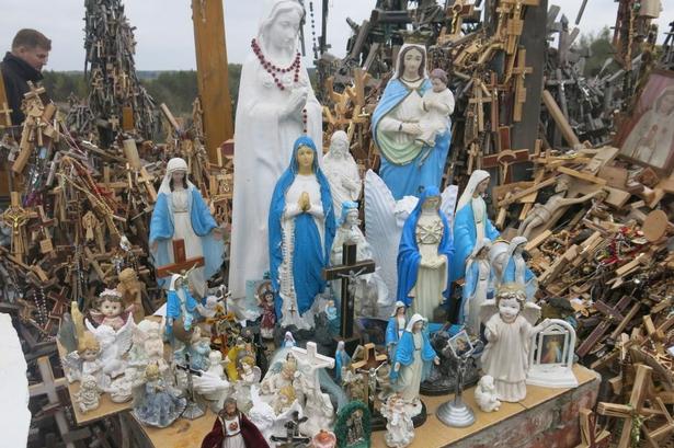 Religiøse figurer i alle størrelser. 