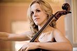 Cello. Selvom Gabetta og Chamayou er en duo, er det Sol Gabetta som er det naturlige midtpunkt. 