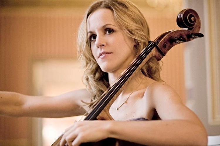 Cello. Selvom Gabetta og Chamayou er en duo, er det Sol Gabetta som er det naturlige midtpunkt. 