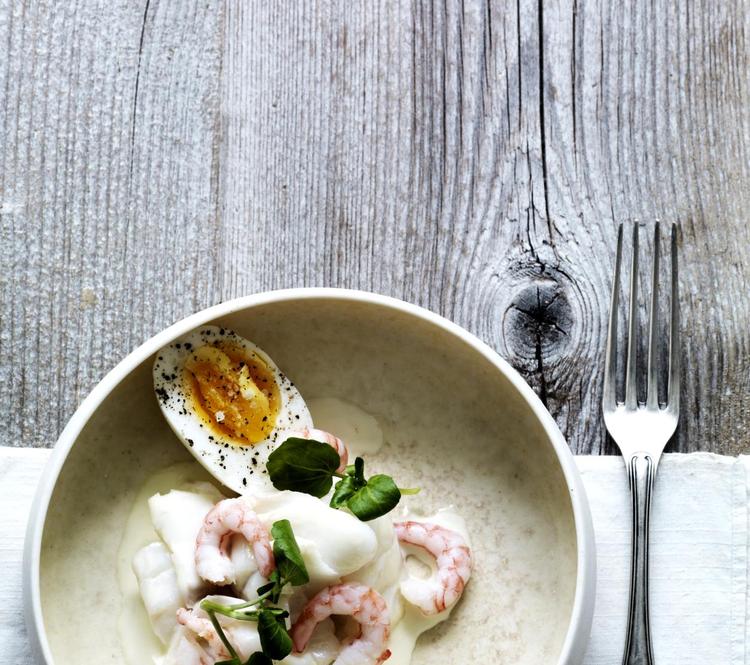 Rasmus Grønbech har fået torskesalat, når han har besøgt sine bedsteforældre, en god dansk klassiker, som smager vidunderligt på ristet brød. 