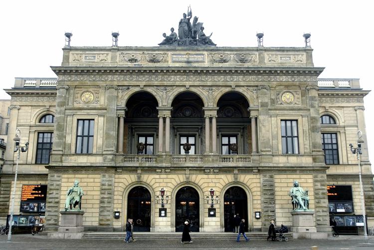 Operaprogram. Stærke reproduktioner blander sig med interessante nye opsætninger af hovedværker på Det Kgl. Teater. 