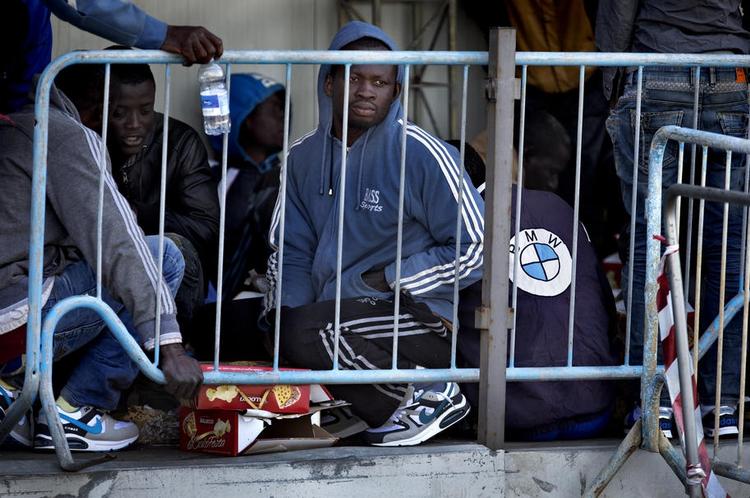 Solidaritet. Mens Thorning taler for strammere asylpolitik, åbner den norske s-leder op for flere flygtninge. 